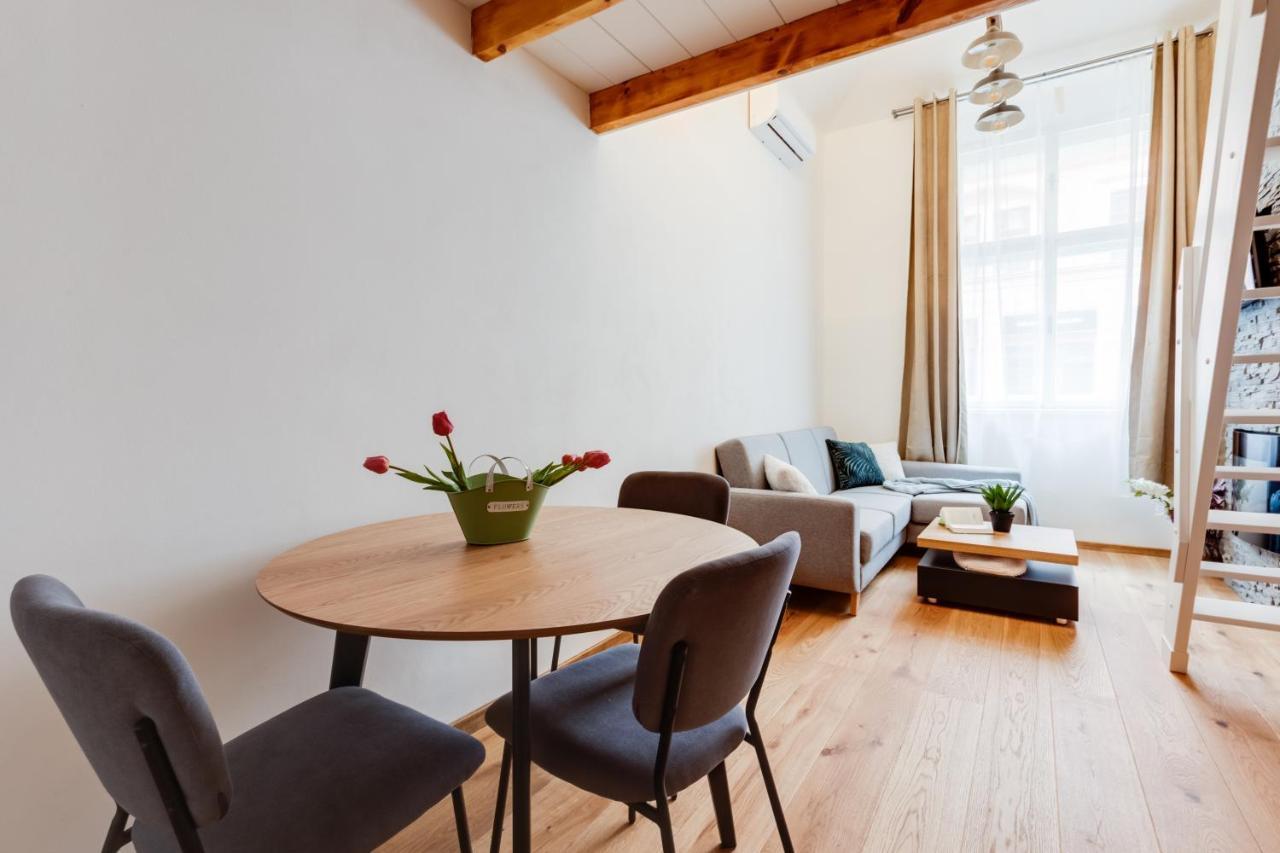 Dream Duplex On Riverside Prague Exterior photo